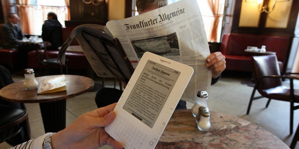 newspaper-vs-kindle-600x300.jpg